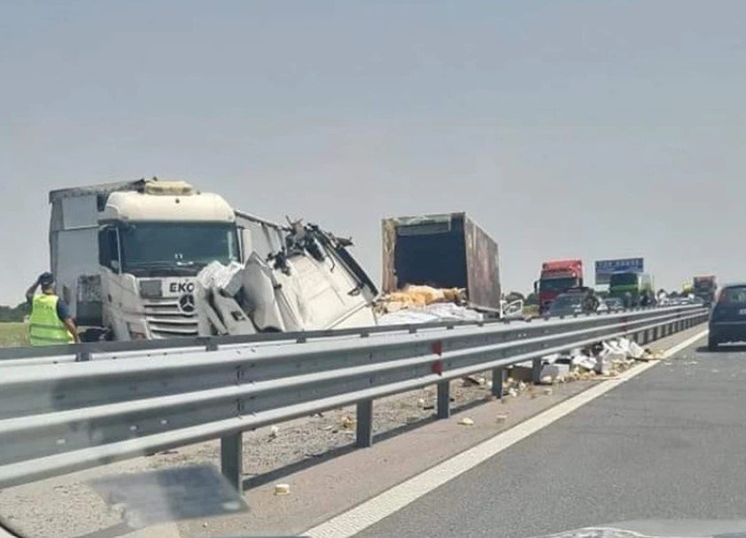 Зверска катастрофа на магистрала Тракия към София, има размазан ТИР