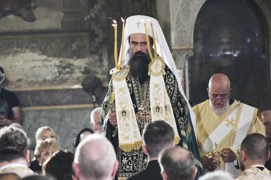 ЗА БОЖИЯ СЛАВА: Патриарх Даниил служи първата си литургия