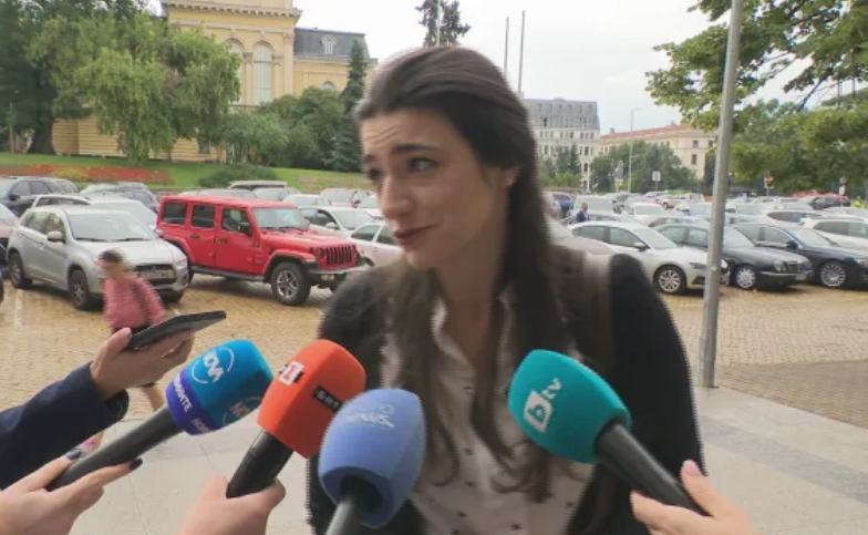 Лена Бориславова: Самият Борисов се надява този кабинет да не мине, половината министри са на Пеевски