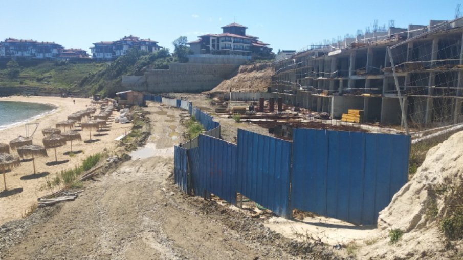 Окончателно: Подпорната стена на Шофьорския плаж край Созопол е законно изградена