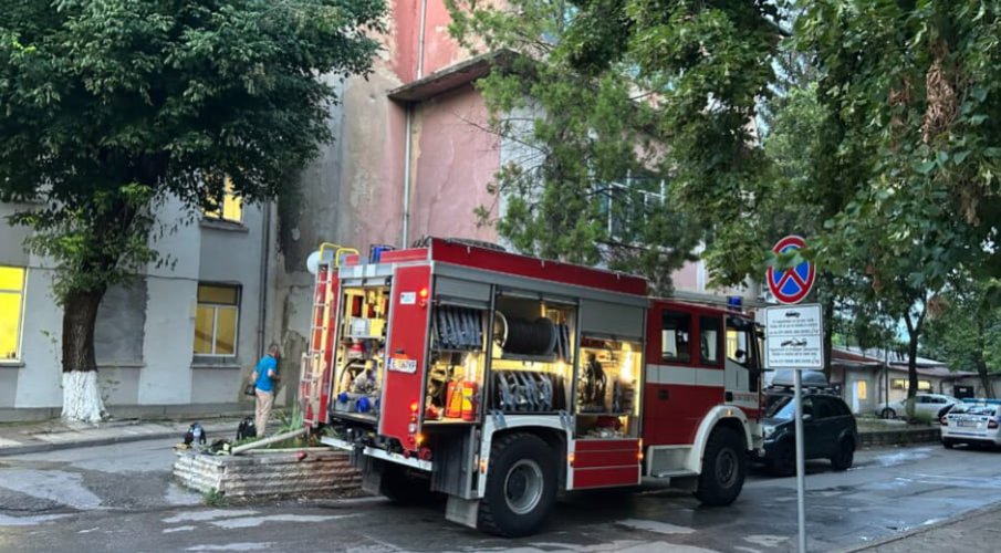 Пожар избухна в болницата в Благоевград, пациент е в тежко състояние