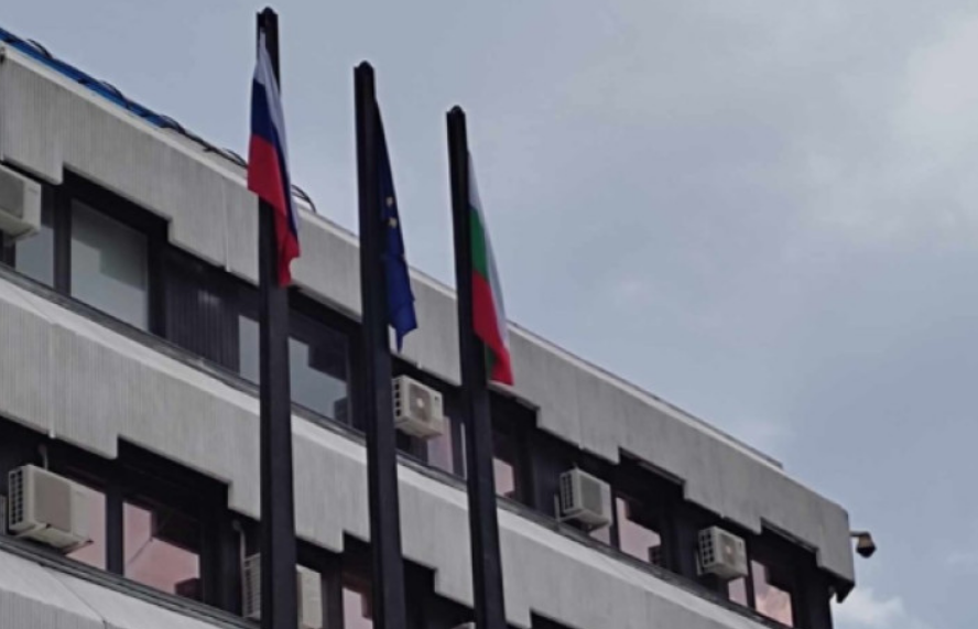 Прокуратурата в София решава за скандала с руското знаме на 9 май в Дупница