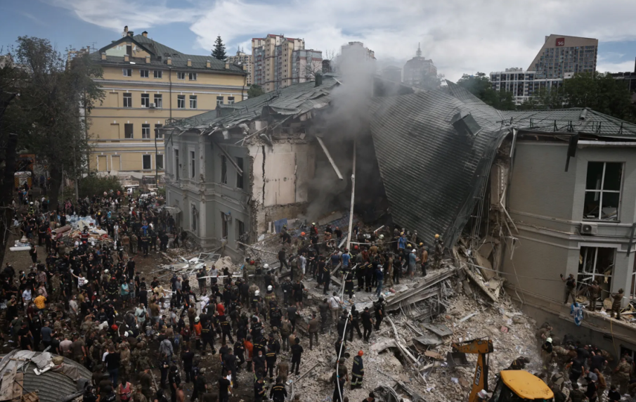 Министър предлага рехабилитация в България на деца, пострадали при удара над болницата в Киев