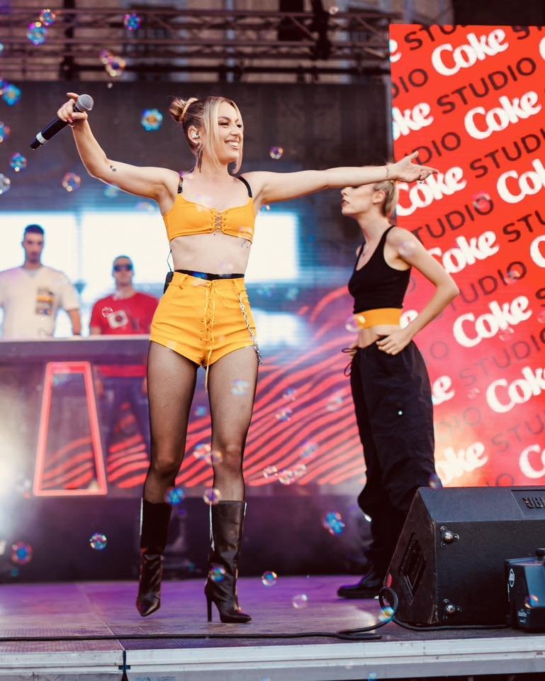 Михаела Маринова заби богаташ