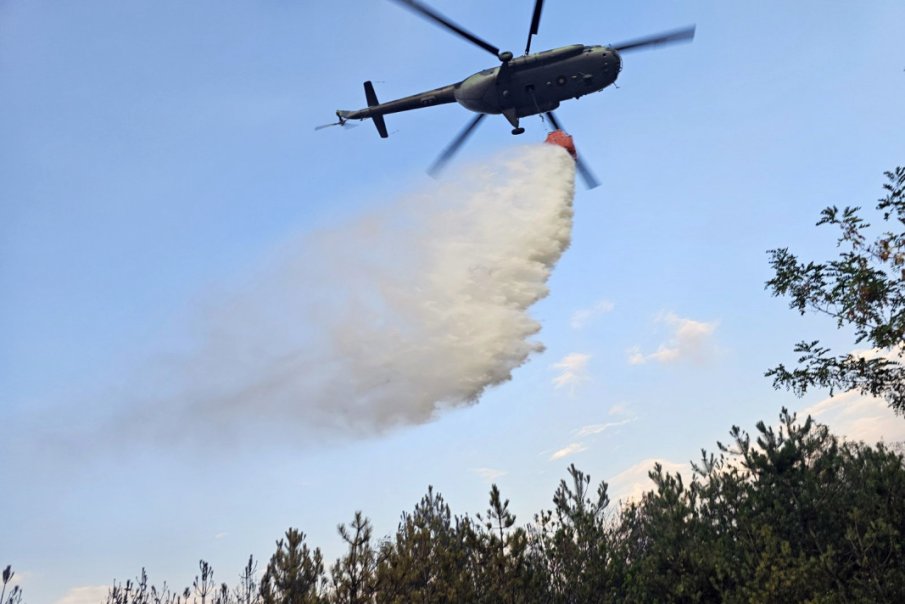 Ми-17 от Крумово се включи в гасенето на пожара в Хасковско