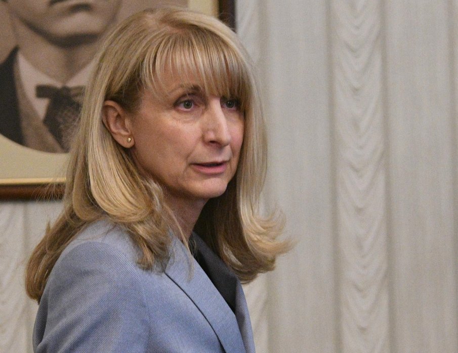 ШЕСТ ДНИ ДО КРАЙНИЯ СРОК: Преговорите за състава на кабинета продължават