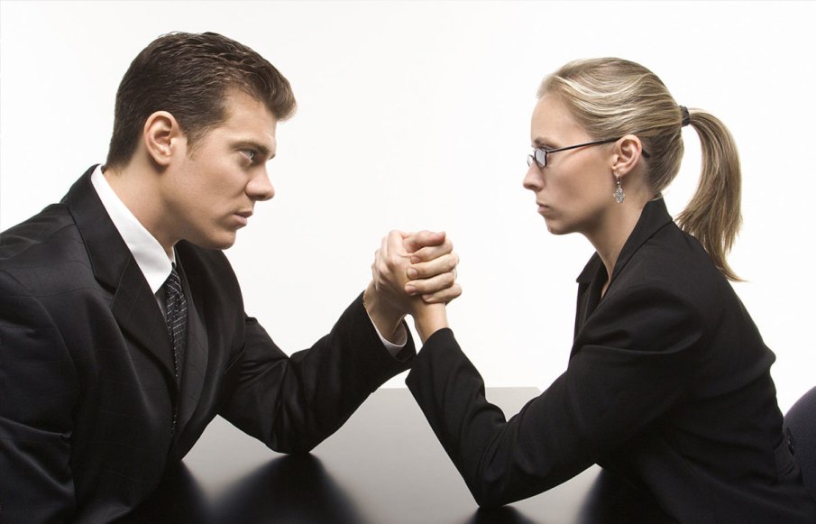 Жените изпреварват мъжете по заплати само в два сектора