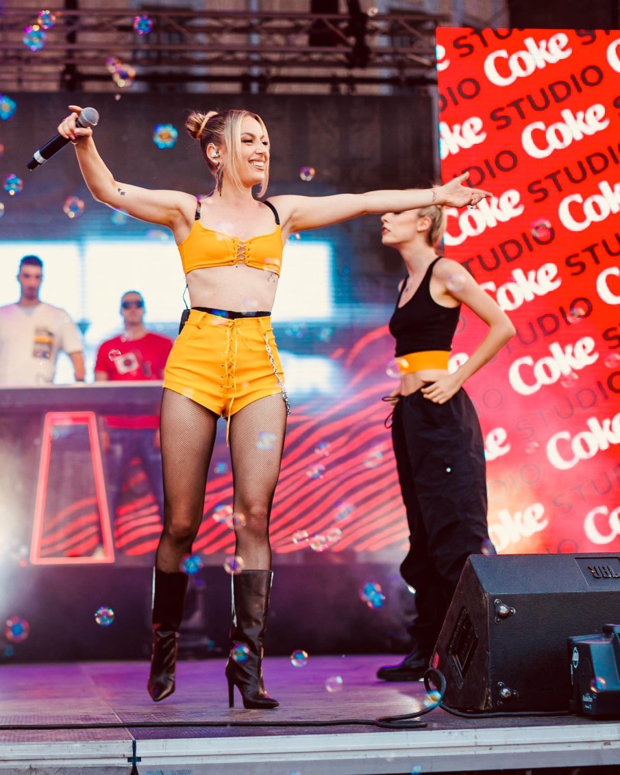 Михаела Маринова пусна трети албум и тръгва на турне