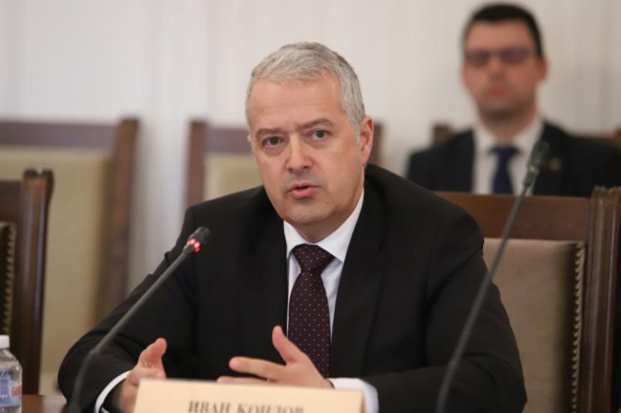 УРЕДИ СИ СВОИТЕ: Заместник на Главчев ще оглави Външно