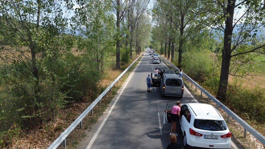 Заради безводието: Блокираха пътя за Рилския манастир