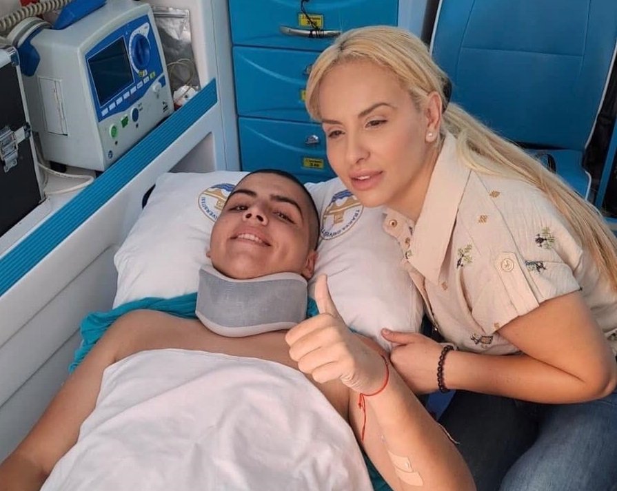 15-годишният Краси се нуждае от помощ след тежка катастрофа, при която загива баща му