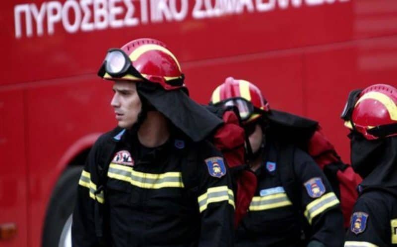 ЖАДНА ЗА ЛАСКИ: Гъркиня пали пожари, за да флиртува с огнеборците