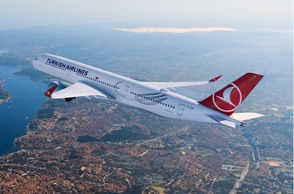 Пилот на Turkish Airlines умря по време на полет