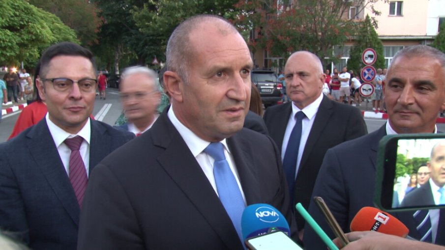 Радев се вписа в хора на припяващите за честни избори