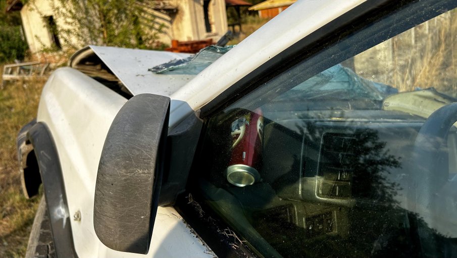 Шофьор с положителна проба за алкохол заспа зад волана и се блъсна с колата си в ограда