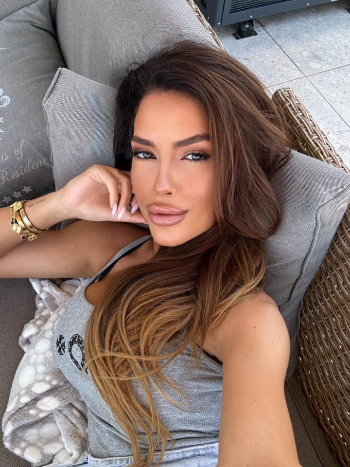 Тита флиртува с нов мъж (СНИМКА)