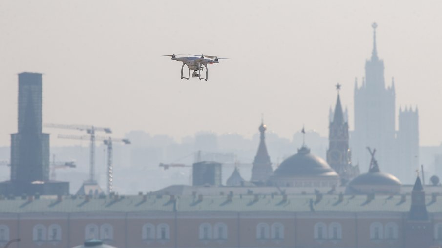 Масирана украинска атака: Свалиха най-малко 15 дрона, насочени към Москва