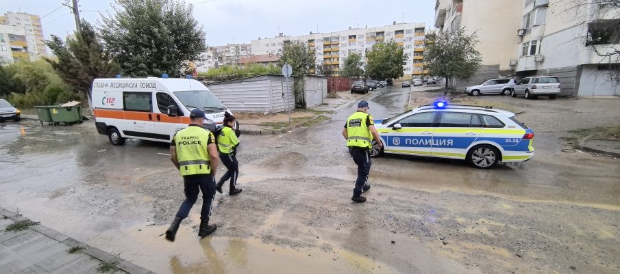 Линейка за болно бебе пропадна в изкоп в Казанлък