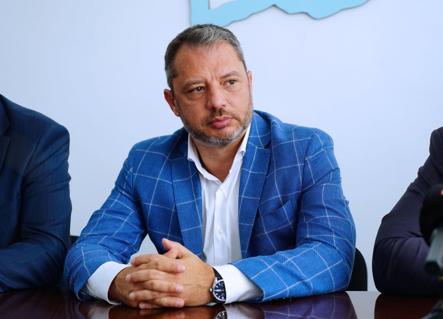Делян Добрев