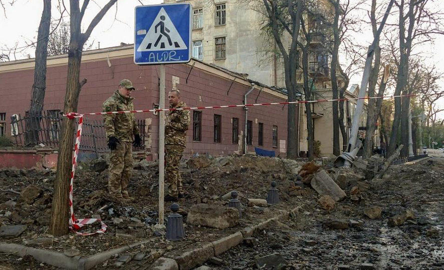 ИЗВЪНРЕДНО! Силни експлозии в Одеса, обявена е въздушната тревога