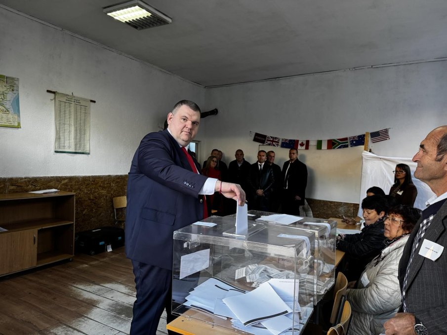 Делян Пеевски: Гласувах за една по-добра България с ново начало за всички! (СНИМКИ/ВИДЕО)