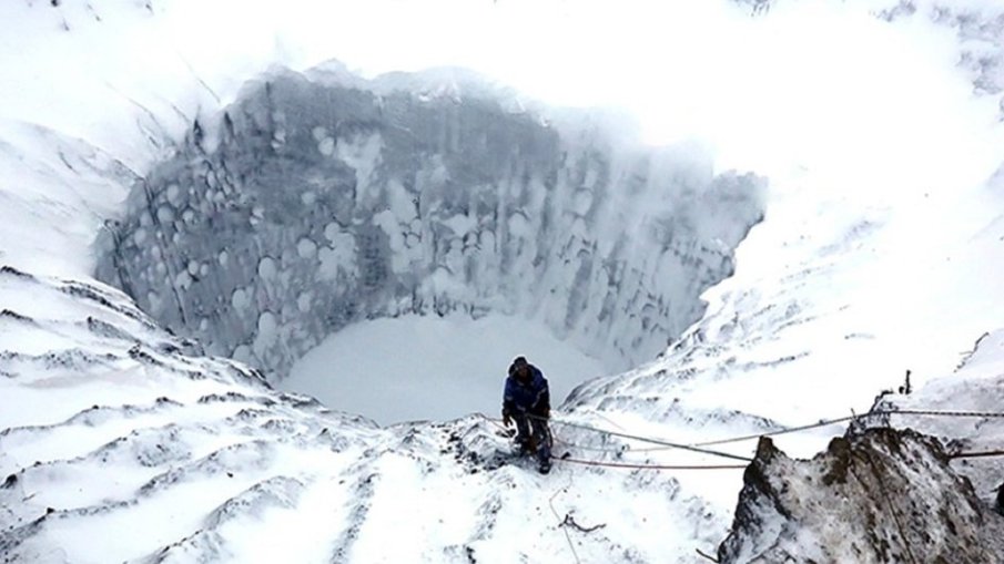 Мистериозни кратери в Сибир: Учени твърдят, че са открили обяснението