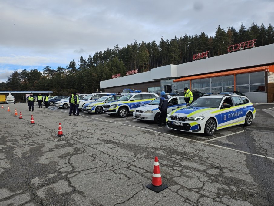 Полиция заварди АМ Тракия, проверява наред