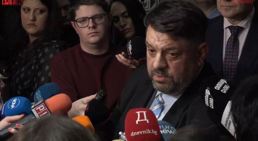 ГОРЕЩО В ПИК TV! Депутатите от БСП подписали декларацията за санитарен кордон на ППДБ, въпреки това Киро, Асен и компания се врътнали при гласуването (ВИДЕО)