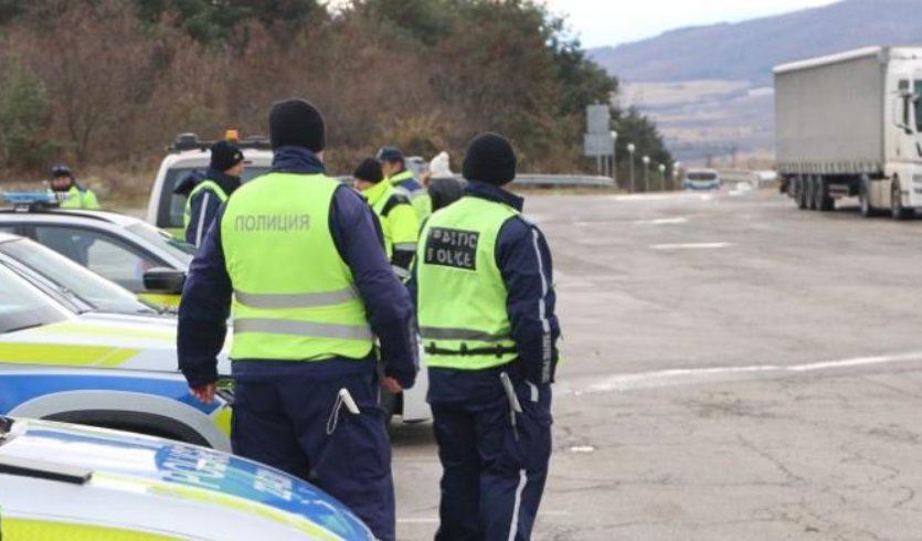 КЗК образува производство срещу МВР заради светлоотразителни жилетки