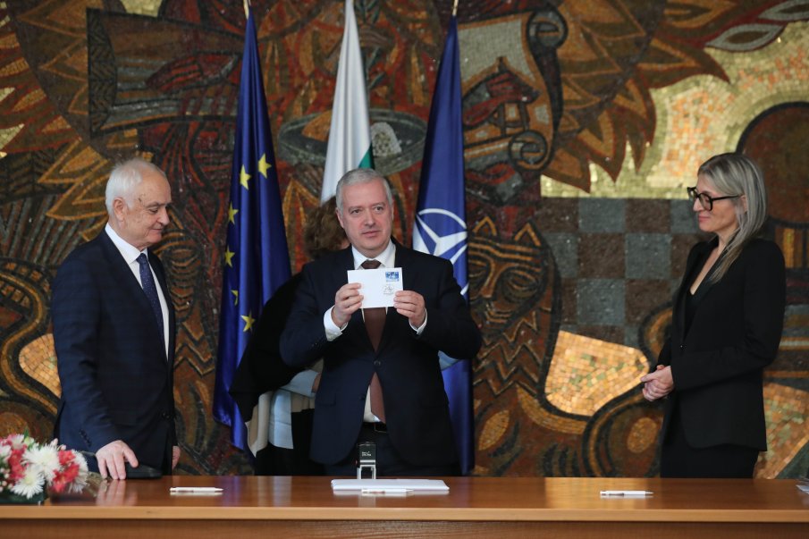 МВнР пусна юбилейна пощенска марка за 20-ата годишнина от членството на България в НАТО