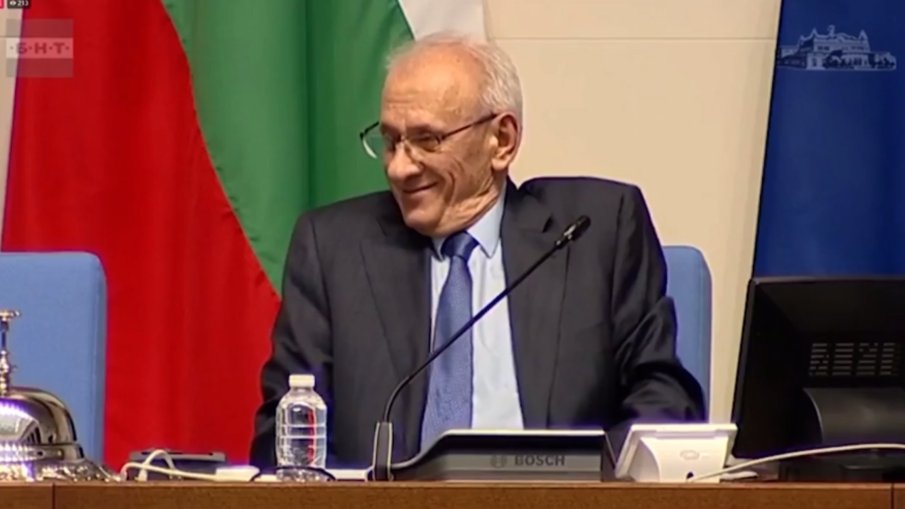 ТОТАЛЕН ШОК! Всички се питат какво точно прави Силви Кирилов на ТОВА ВИДЕО