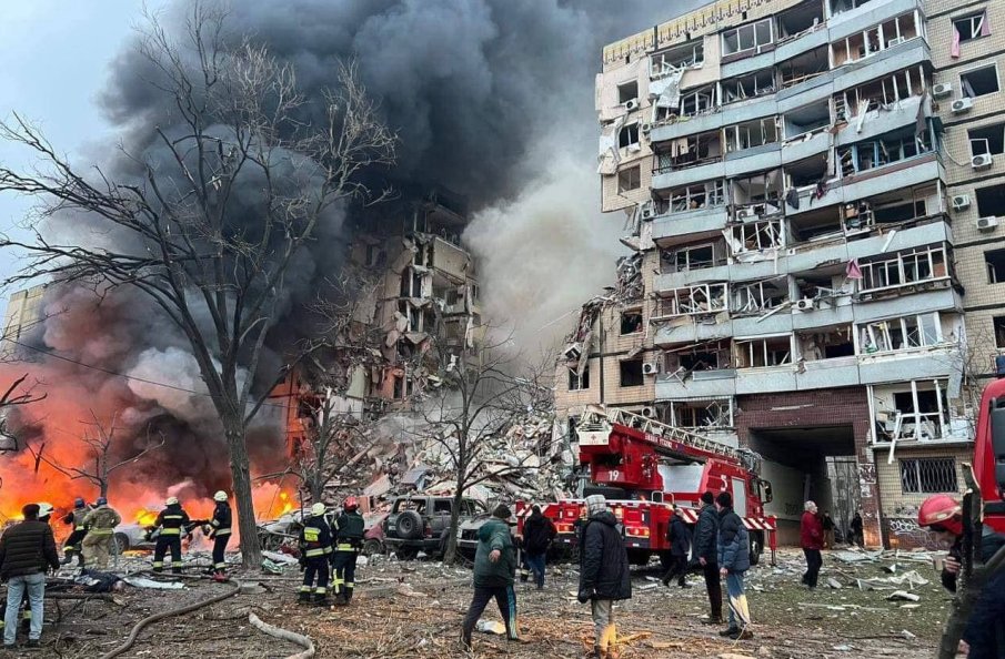 БРУТАЛНИ АТАКИ: 12 невинни жертви и над 40 ранени след руски удари в югоизточната част на Украйна БРУТАЛНИ АТАКИ: 12 невинни жертви и над 40 ранени след руски удари в югоизточната част на Украйна