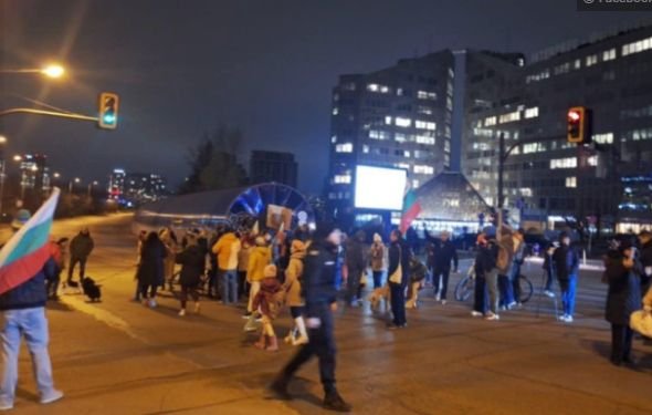Протест затваря бул.Драган Цанков в София