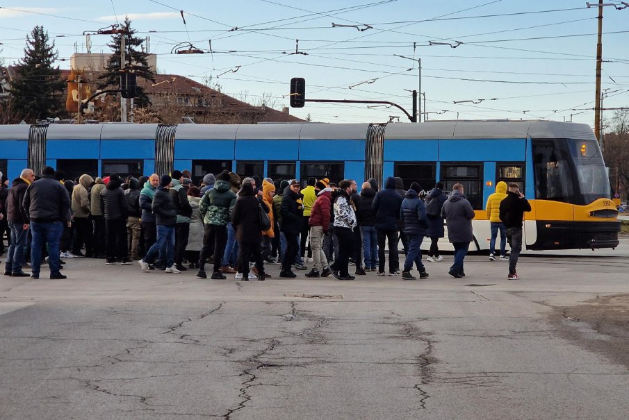 Бултрасите се ядосаха! Блокираха кръстовище в София заради Зингаревич (СНИМКИ)