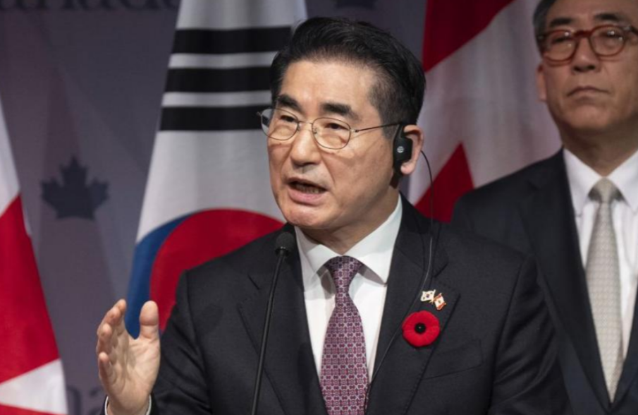 Бившият южнокорейски министър на отбраната опита да се самоубие