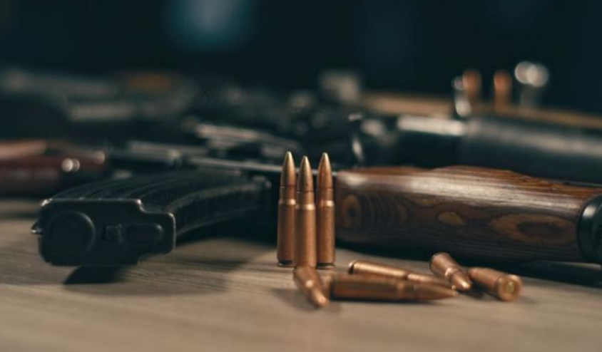 Баща заплаши 26-годишния си син със законен пистолет, стреля