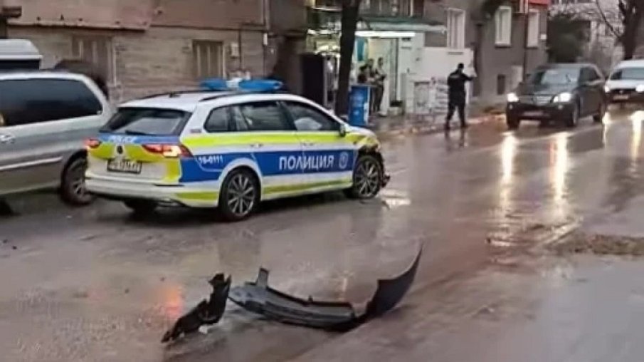 Полицайка пострада при катастрофа с патрулка в Пловдив (СНИМКА)