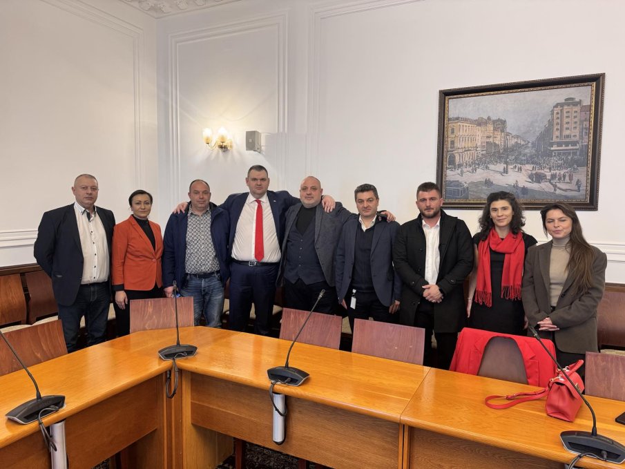 НА ВАЖНА СРЕЩА: Пеевски се ангажира с подкрепа за политики в сектор “Земеделие”, предлагани от Българската аграрна камара (СНИМКИ)