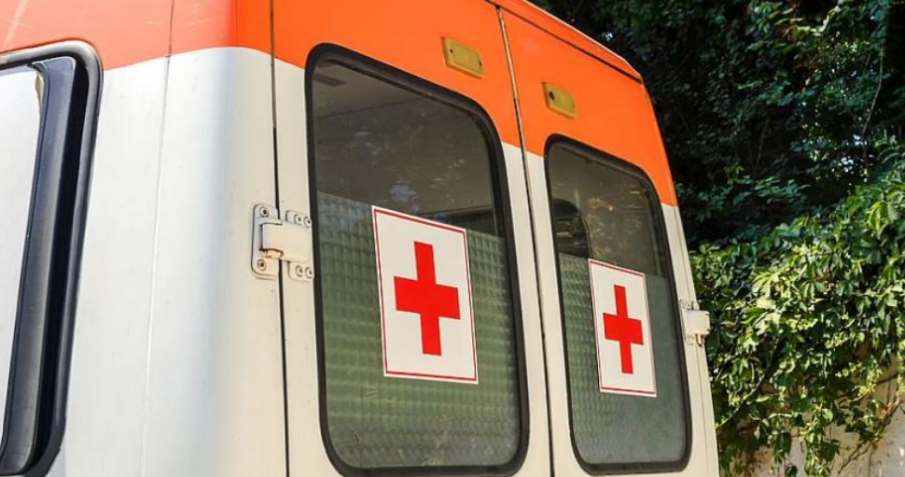 Строителни платна паднаха върху работник в Разградско