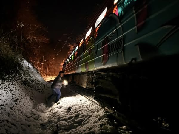 Паднали скали върху релсите спряха влаковете между Трявна и Царева ливада
