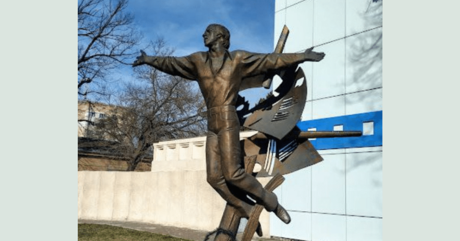 В Одеса събориха паметник на Владимир Висоцки - бил символ на руската имперска политика