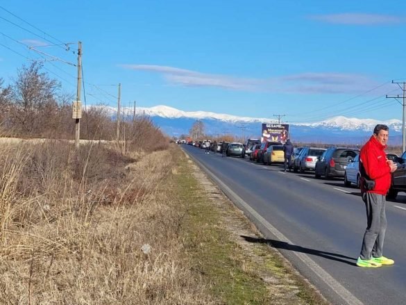 Тежка катастрофа затвори пътя Пловдив-Карлово, задръстването е огромно