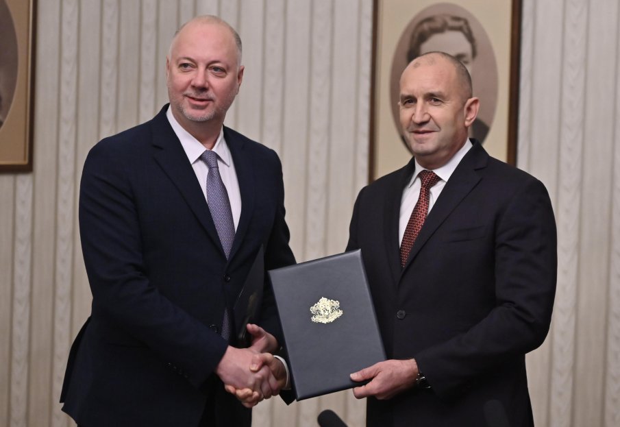 РАЗНОБОЙ В КОАЛИЦИЯТА! ИТН застана зад президента Радев