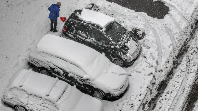 В Благоевград пропищяха от глоби за непочистен сняг от колите