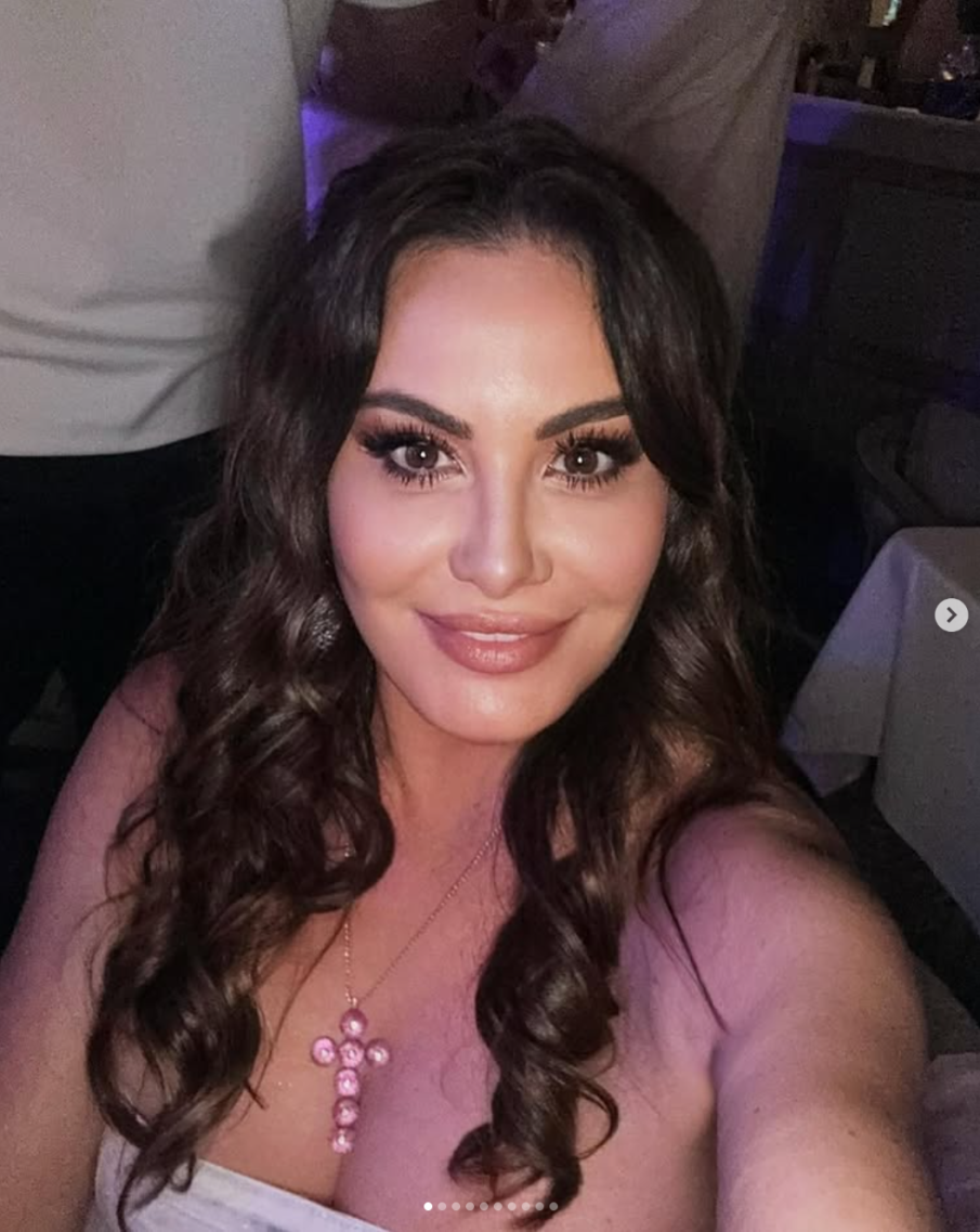 САМО В ПИК И РЕТРО: Мадам Мулти троши крупни суми в Дубай (СНИМКИ)