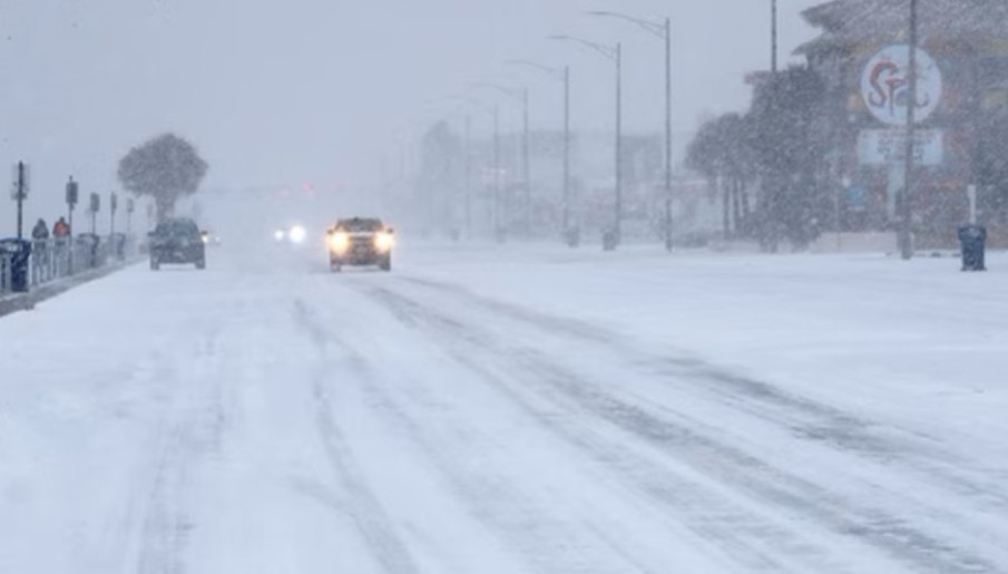 ТЕЖКА ЗИМА: Десетки жертви и стотици отменени полети в САЩ