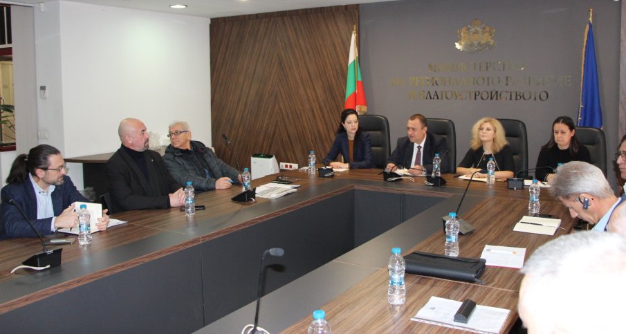 Министър Иванов: Търсят се варианти за удължаване на срока за влизане в сила на Наредбата за пожарната безопасност