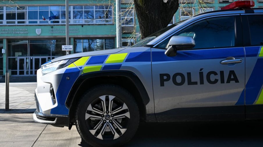 Бомбени заплахи заляха над 200 учебни заведения в Словения