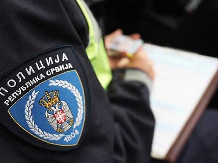 ПАК СЕ ПРОЧУХМЕ: Сръбската полиция задържа българин, шофирал без книжка и яко почерпен