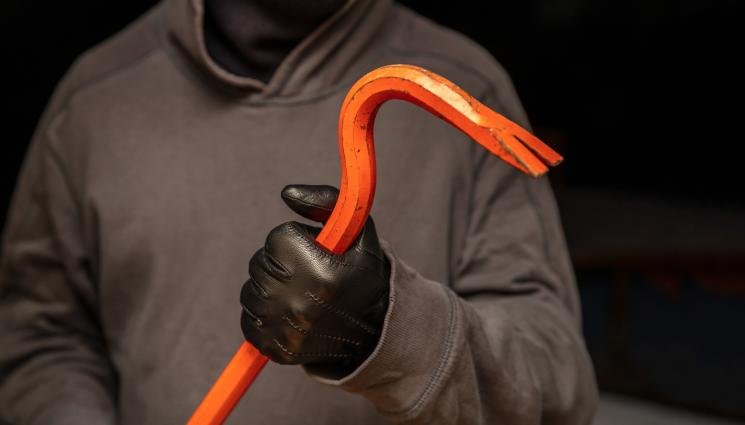 Пращат зад решетки рецидивиста бияч с козия крак от жк Лев Толстой